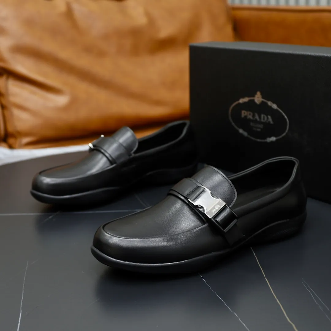 Men's shoes💰600💰Top original order Brand: PRADA (Prada) Standard code: Men's code 38/44 (45 can be customized) Grade: Same as the official website Material: Original cowhide surface, cowhide lining, original wear-resistant soft outsole Style category: Business casual slip-on shoes, young fashion, European and American trends, British style Color: actual picture color